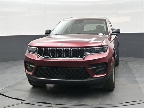 Used 2023 Jeep Grand Cherokee Laredo image 8