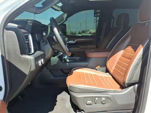 Used 2025 GMC Sierra 2500 Denali Ultimate image 17