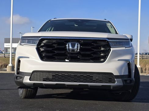 New 2025 Honda Pilot Touring image 16