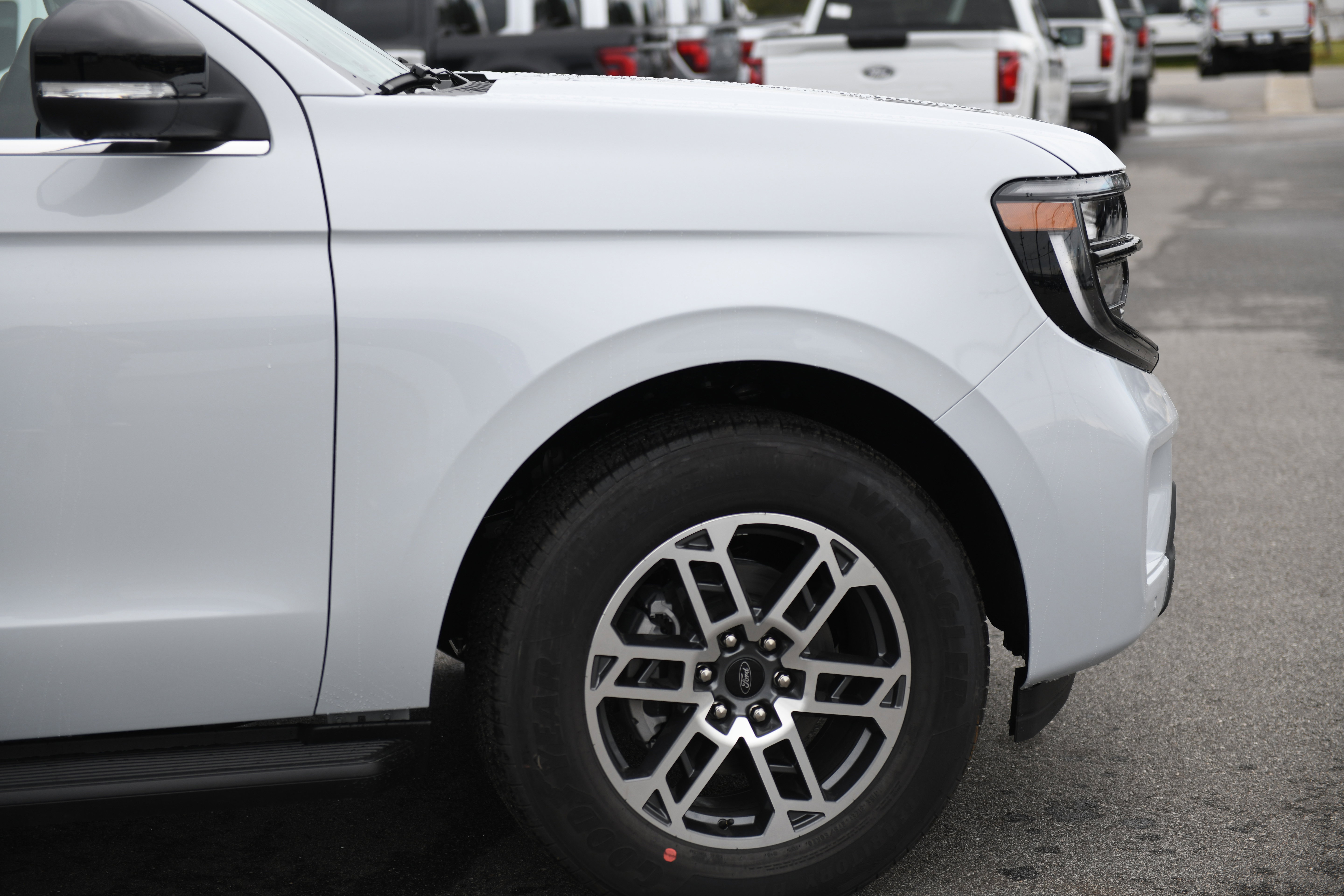 New 2026 Ford Expedition Active RWD image 3