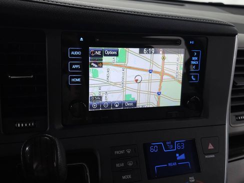 Used 2017 Toyota Sienna XLE w/ XLE Navigation Package FWD image 20