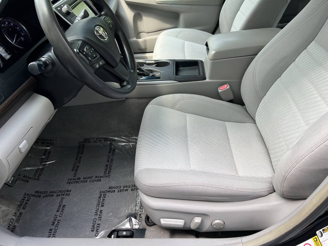 Used 2017 Toyota Camry LE w/ Moonroof Package FWD image 9