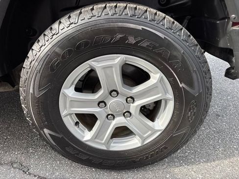Used 2019 Jeep Wrangler Unlimited Sport S AWD/4WD image 21