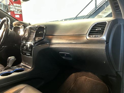 Used 2019 Jeep Grand Cherokee Limited image 15