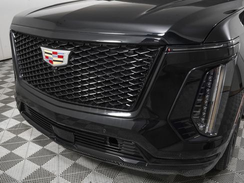 Used 2025 Cadillac Escalade Sport w/ Touring Package AWD/4WD image 33