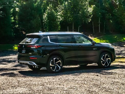 New 2025 Mitsubishi Outlander AWD image 9
