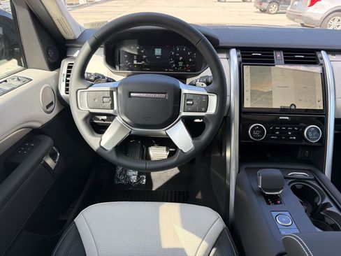 New 2026 Land Rover Discovery Limited Edition AWD/4WD image 29
