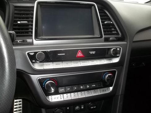 Used 2018 Hyundai Sonata Limited FWD image 7