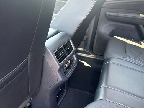Used 2024 Volkswagen Atlas SE AWD/4WD image 23