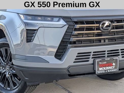 Used 2025 Lexus GX 550 w/ Accessory Package (2T) AWD/4WD image 3
