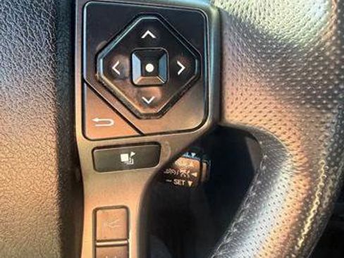 Used 2018 Toyota Tacoma TRD Off-Road image 15