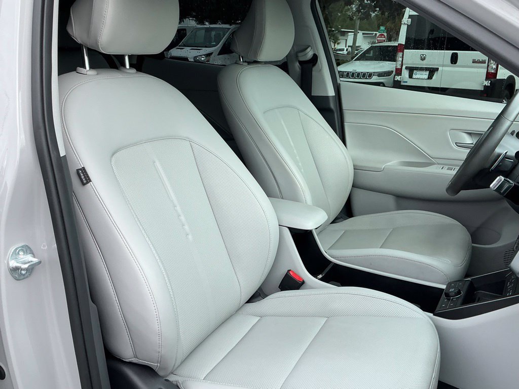 Used 2025 Hyundai Kona Limited FWD image 16