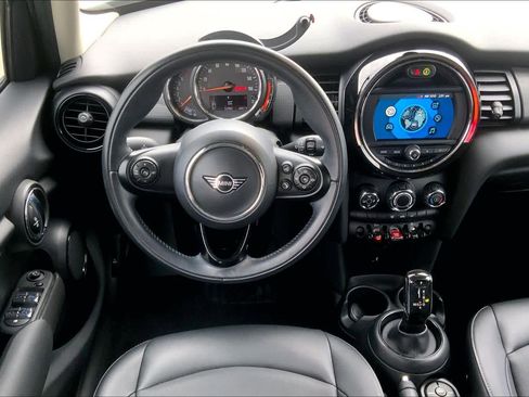 Used 2021 MINI Cooper 4-Door Hardtop image 5