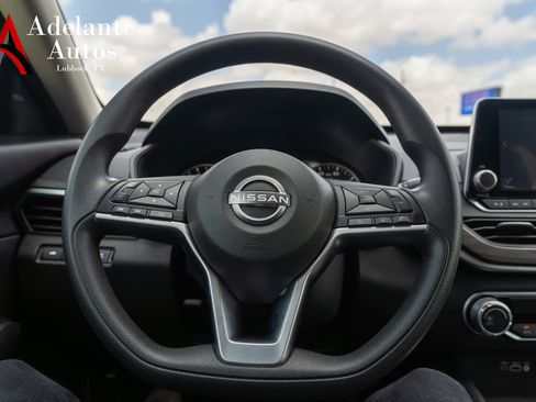 Used 2024 Nissan Altima 2.5 SV FWD image 12