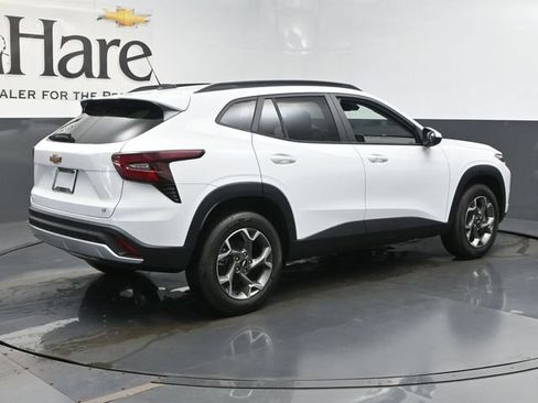 Used 2025 Chevrolet Trax LT w/ Driver Confidence Package FWD image 28