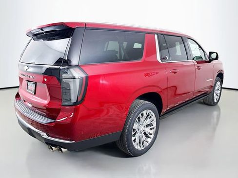 New 2025 Chevrolet Suburban Premier image 9