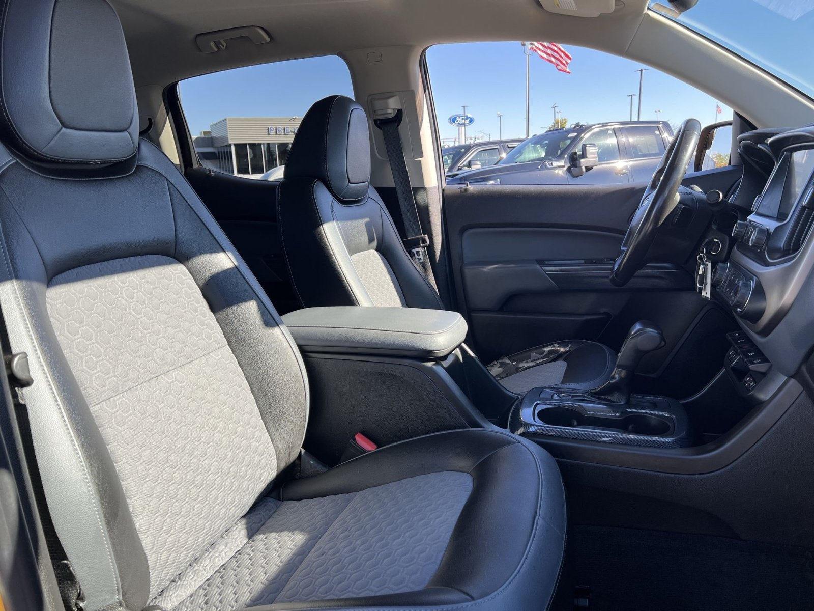 Used 2018 Chevrolet Colorado Z71 AWD/4WD image 26
