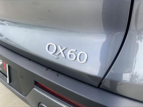 Used 2024 INFINITI QX60 Luxe w/ Performance Audio Package image 9