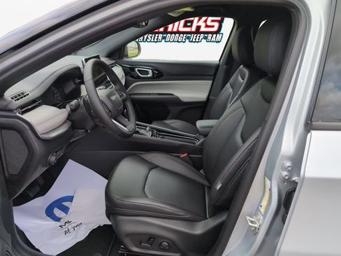 Used 2024 Jeep Compass Limited AWD/4WD image 10