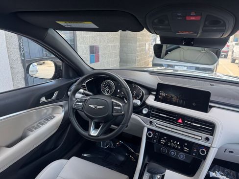 Used 2025 Genesis G70 2.5T image 34