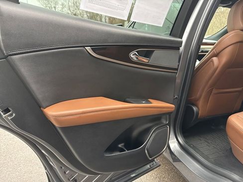 Used 2023 Lincoln Nautilus Reserve image 22