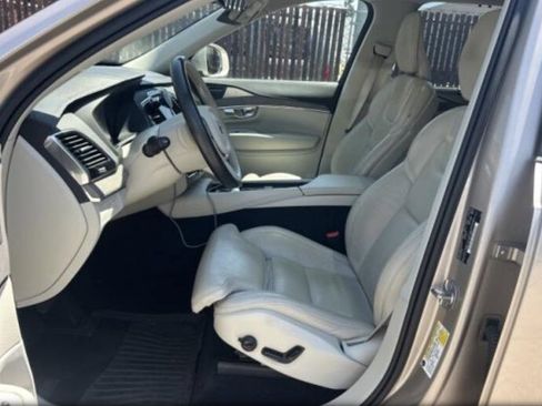 Used 2023 Volvo XC90 T8 Ultimate AWD/4WD image 2