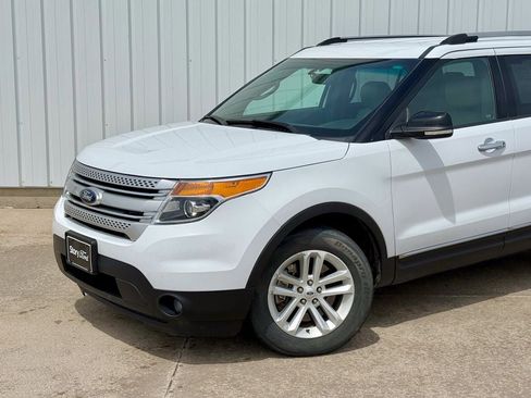 Used 2014 Ford Explorer XLT w/ Equipment Group 202A AWD/4WD image 2