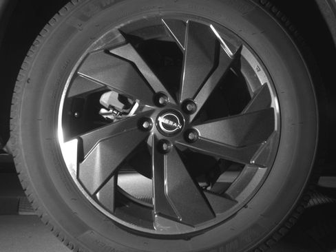 Used 2025 Nissan Rogue SV image 15