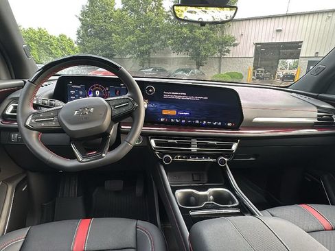 Used 2026 Chevrolet Traverse RS w/ LPO, Floor Liner Package AWD/4WD image 9