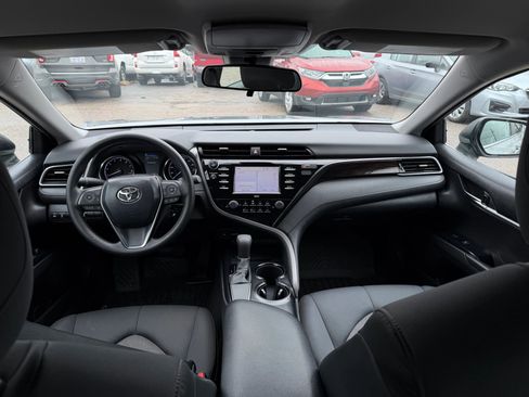 Used 2020 Toyota Camry LE image 14