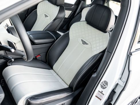 Used 2023 Bentley Bentayga Speed image 26