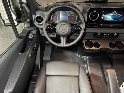 Used 2025 Mercedes-Benz Sprinter 2500 image 39