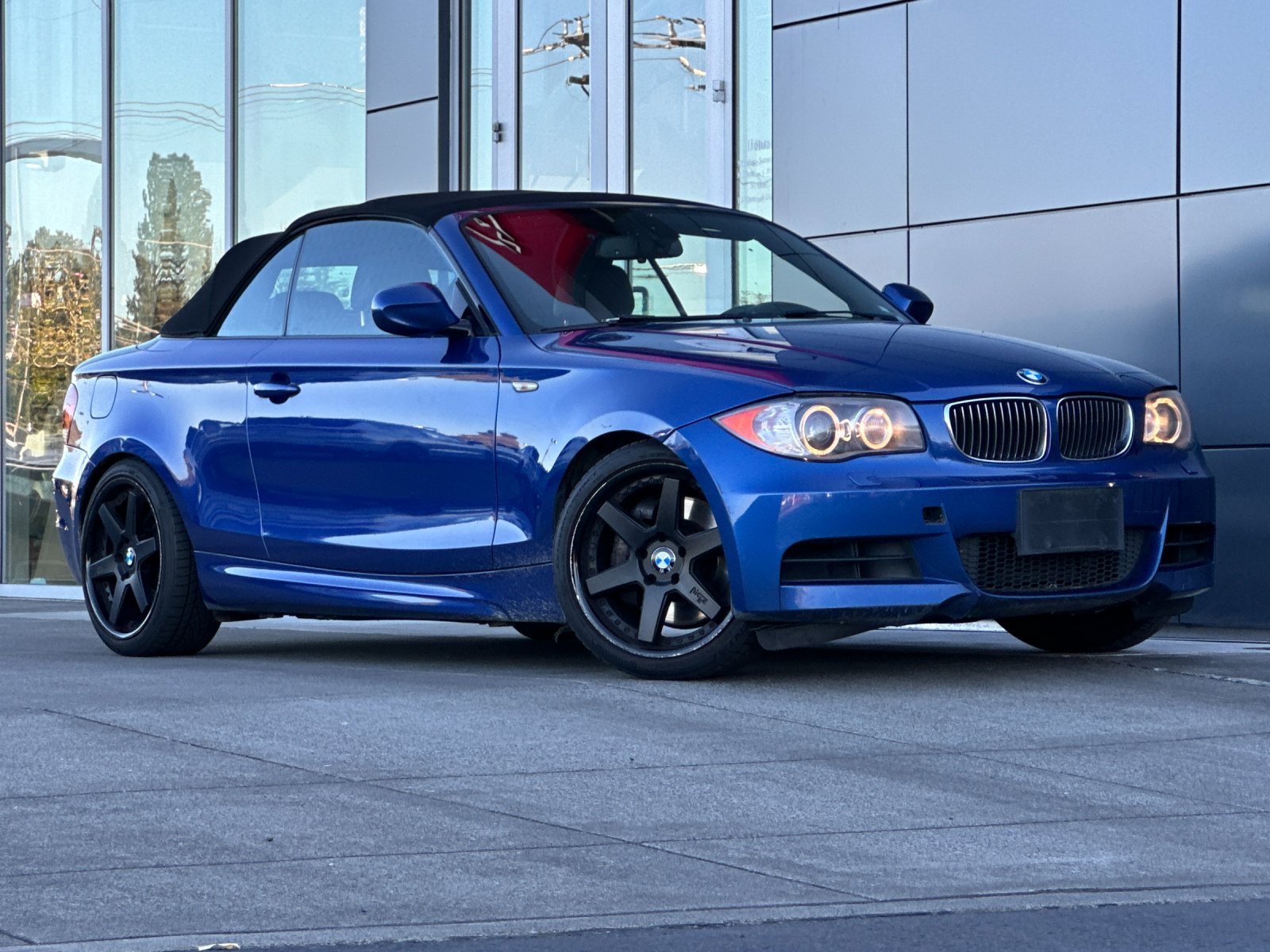 Used 2010 BMW 135i Convertible RWD image 3