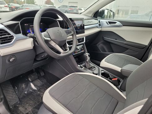 New 2026 Volkswagen Taos SE AWD/4WD image 10