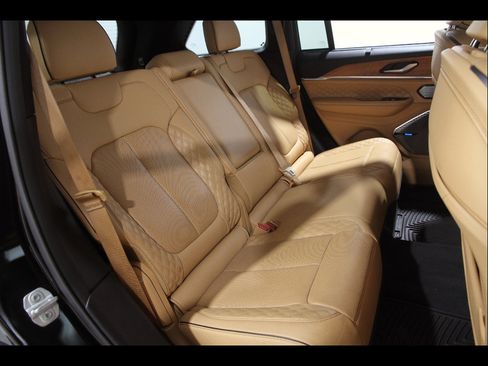 Used 2023 Jeep Grand Cherokee Summit AWD/4WD image 21