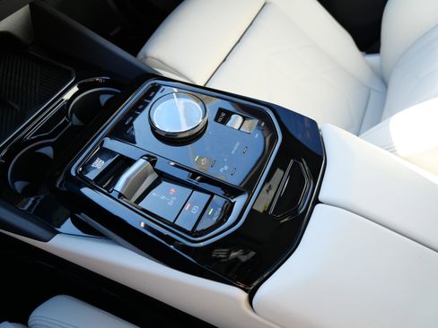 Used 2024 BMW 530i xDrive 530i xDrive w/ M Sport Package image 33