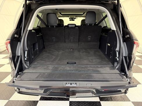 Used 2025 Lincoln Navigator L Reserve image 7