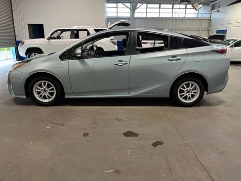 Used 2017 Toyota Prius Four w/ Advanced Technology Package FWD image 6