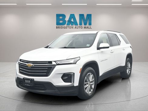 Certified 2023 Chevrolet Traverse LT FWD image 3