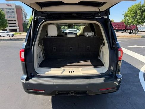Used 2021 Lincoln Navigator Reserve w/ Luxury Package AWD/4WD image 5