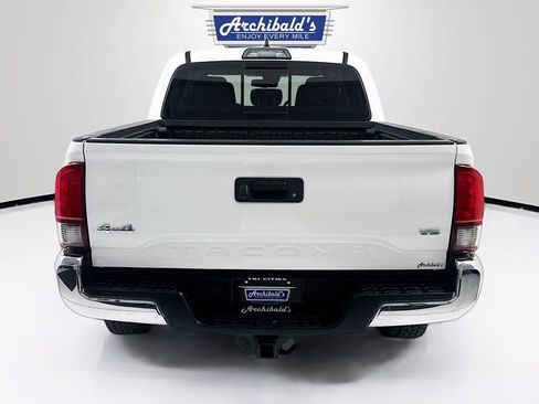 Used 2019 Toyota Tacoma SR5 AWD/4WD image 7