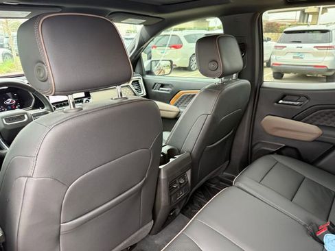 Used 2024 GMC Canyon Denali image 27