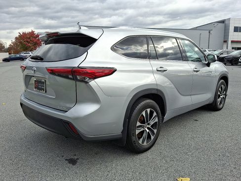 Certified 2021 Toyota Highlander XLE image 7