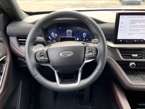 Certified 2025 Ford Explorer Platinum AWD/4WD image 6