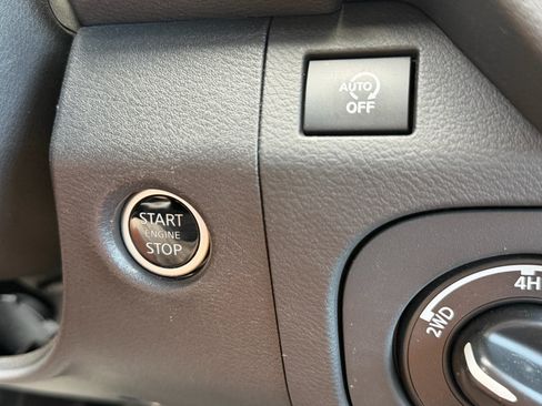 Used 2025 Nissan Frontier SV AWD/4WD image 16