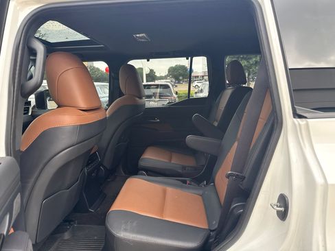 Used 2025 Lexus GX 550 w/ Cold Area Package AWD/4WD image 5