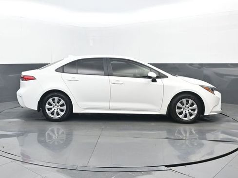 Used 2025 Toyota Corolla LE image 2