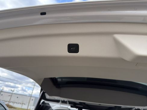 Used 2024 Cadillac Escalade Premium Luxury Platinum image 32