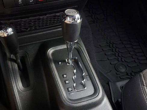 Certified 2017 Jeep Wrangler Unlimited Sahara w/ Connectivity Group AWD/4WD image 29