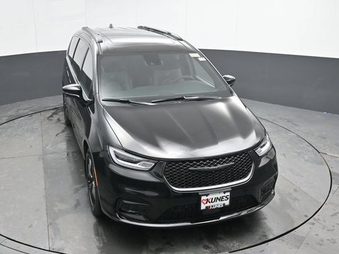 New 2026 Chrysler Pacifica Select w/ S Appearance Package FWD image 33